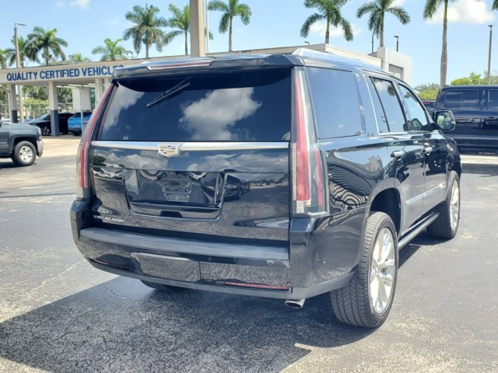 Used 2018 Cadillac Escalade Platinum RWD image 7