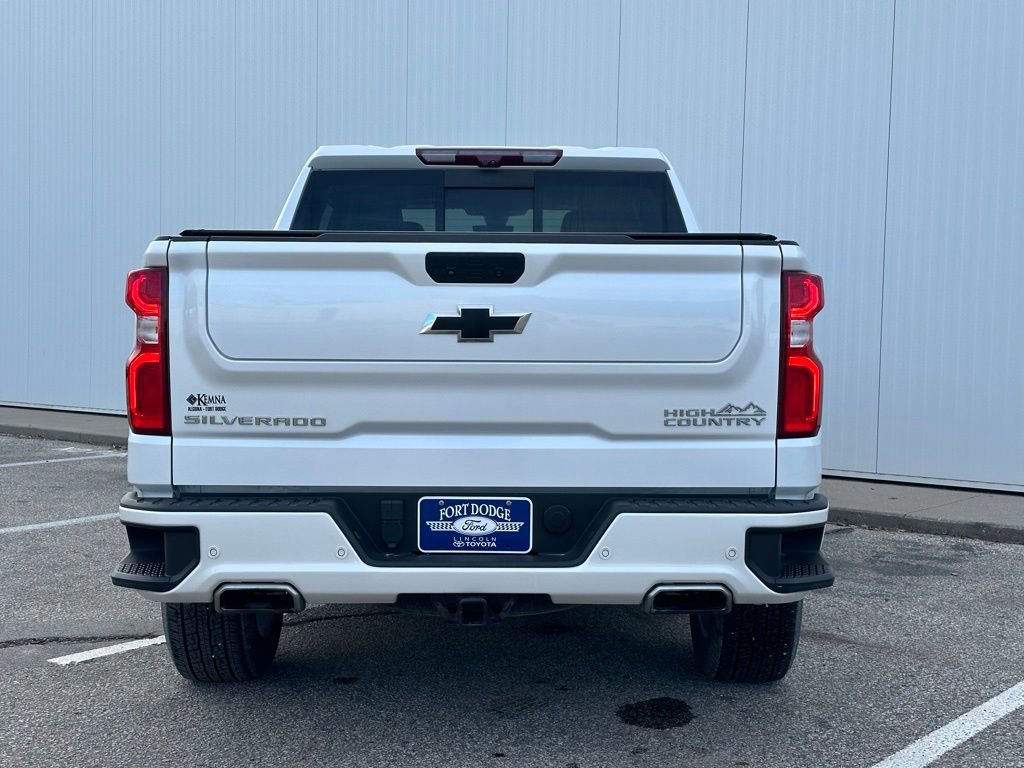 Used 2022 Chevrolet Silverado 1500 High Country w/ Technology Package image 2