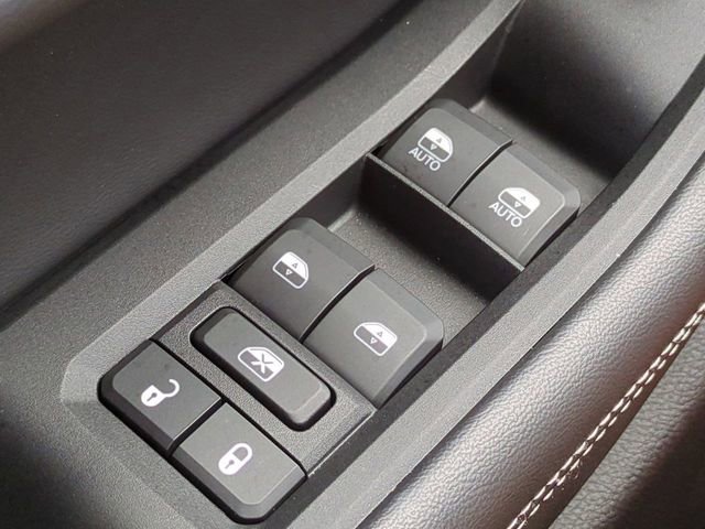 Used 2025 Jeep Grand Cherokee Limited w/ Black Appearance Package AWD/4WD image 23