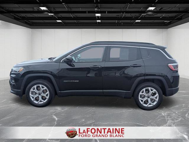 Used 2025 Jeep Compass Latitude w/ Sun & Sound Group AWD/4WD image 2