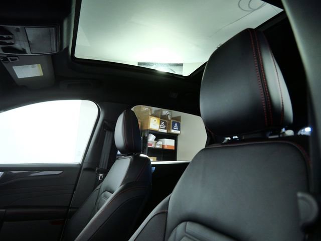 Certified 2024 Ford Escape ST-Line Elite w/ Premium Technology Package AWD/4WD image 17