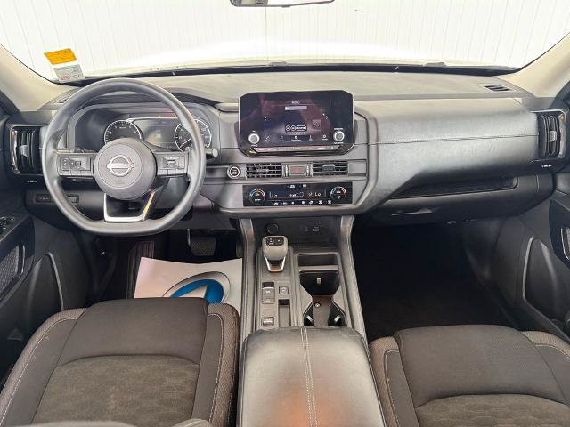 Used 2023 Nissan Pathfinder S FWD image 3