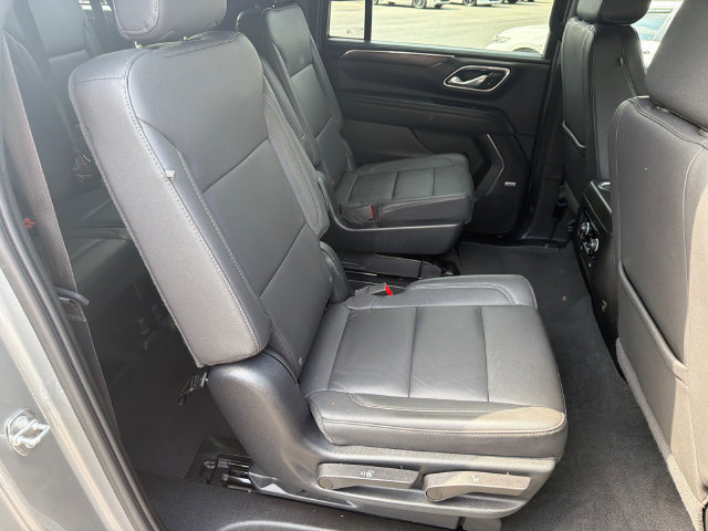 Used 2023 Chevrolet Suburban Z71 w/ Z71 Off-Road Package AWD/4WD image 17