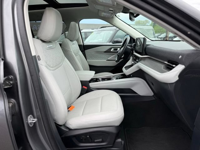 Certified 2025 Ford Explorer Platinum w/ LUX Leather Package AWD/4WD image 16