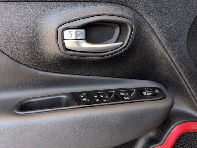 Used 2020 Jeep Renegade Trailhawk w/ Cold Weather Group AWD/4WD image 14