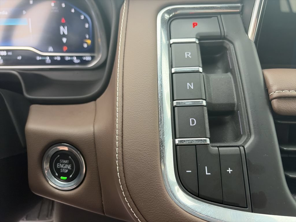 Used 2023 Chevrolet Tahoe High Country w/ Premium Package RWD image 28