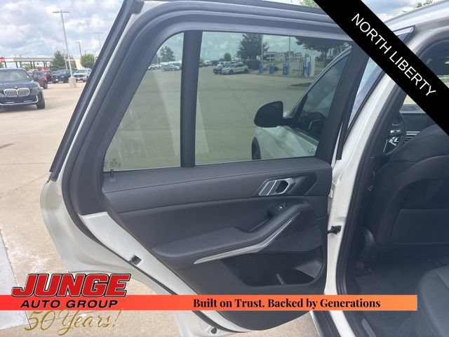 Used 2022 BMW X5 xDrive40i w/ Premium Package AWD/4WD image 12