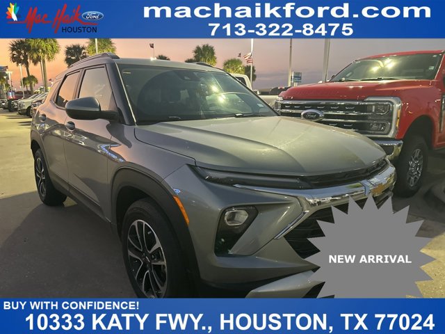 Used 2025 Chevrolet TrailBlazer LT w/ Driver Confidence Package image 1