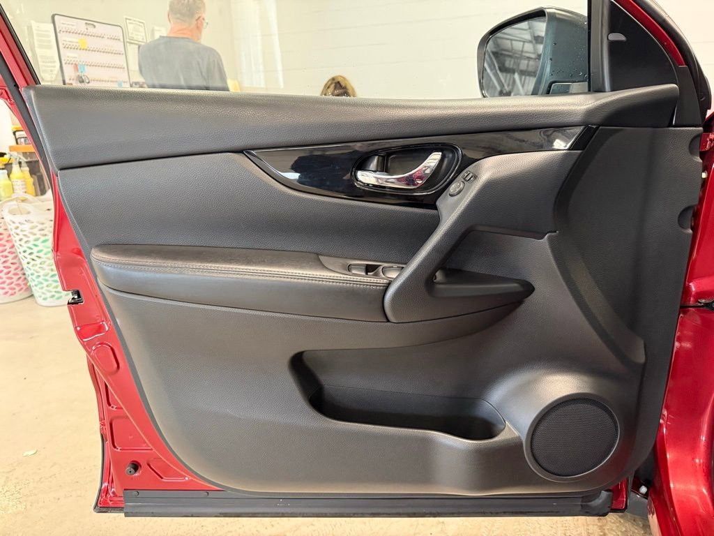 Used 2022 Nissan Rogue Sport SL image 24