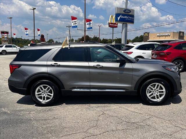 Certified 2025 Ford Explorer Active RWD image 2
