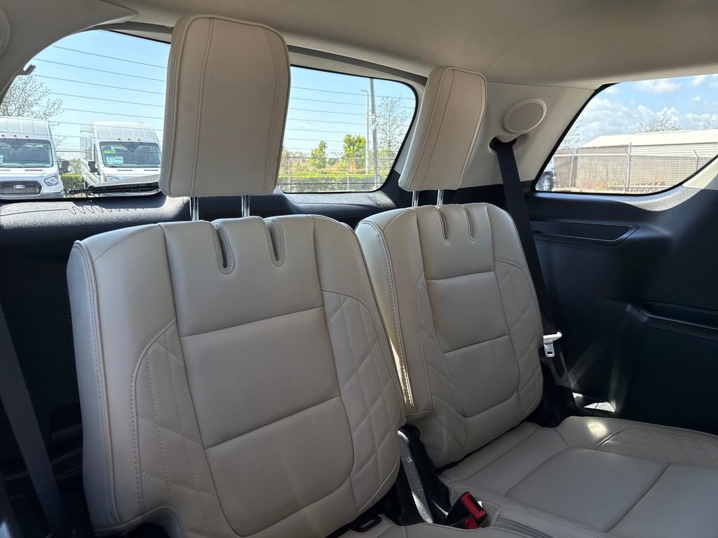 Certified 2017 Ford Explorer Platinum image 28
