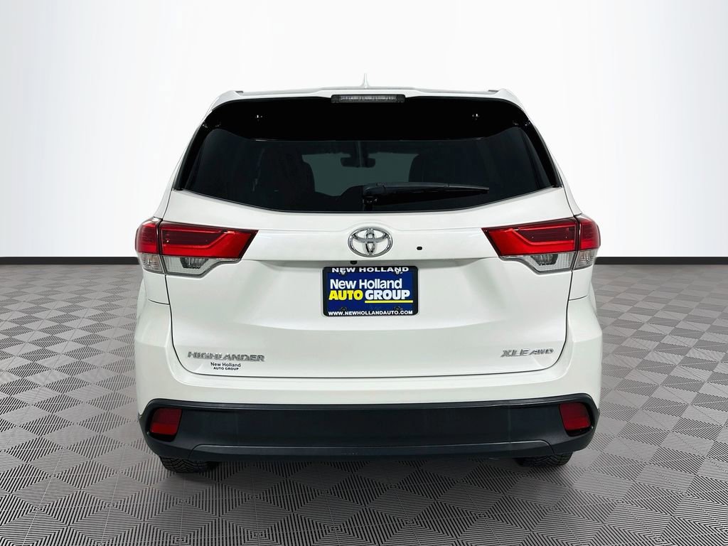 Used 2019 Toyota Highlander XLE image 14