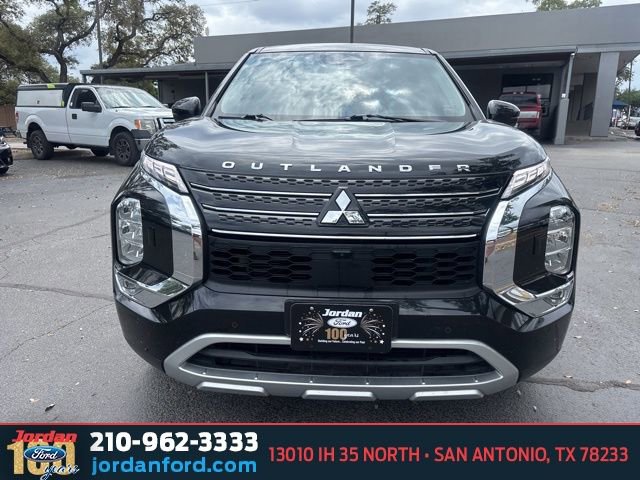 Used 2023 Mitsubishi Outlander SE AWD/4WD image 2