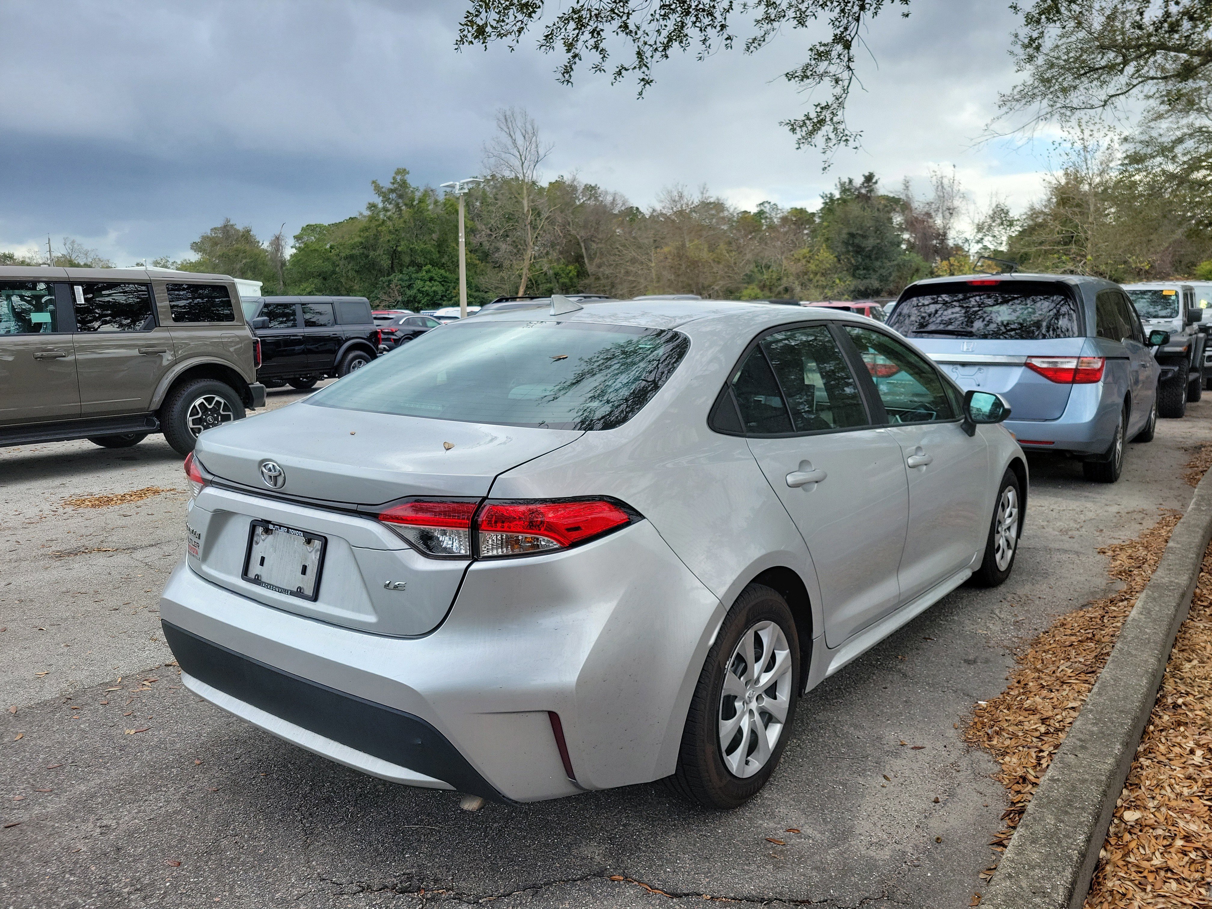 Used 2021 Toyota Corolla LE image 3