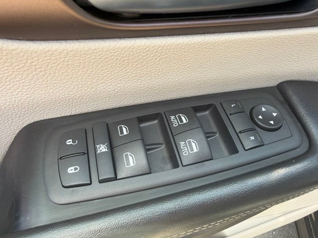 Used 2022 Chrysler Voyager LX FWD image 25