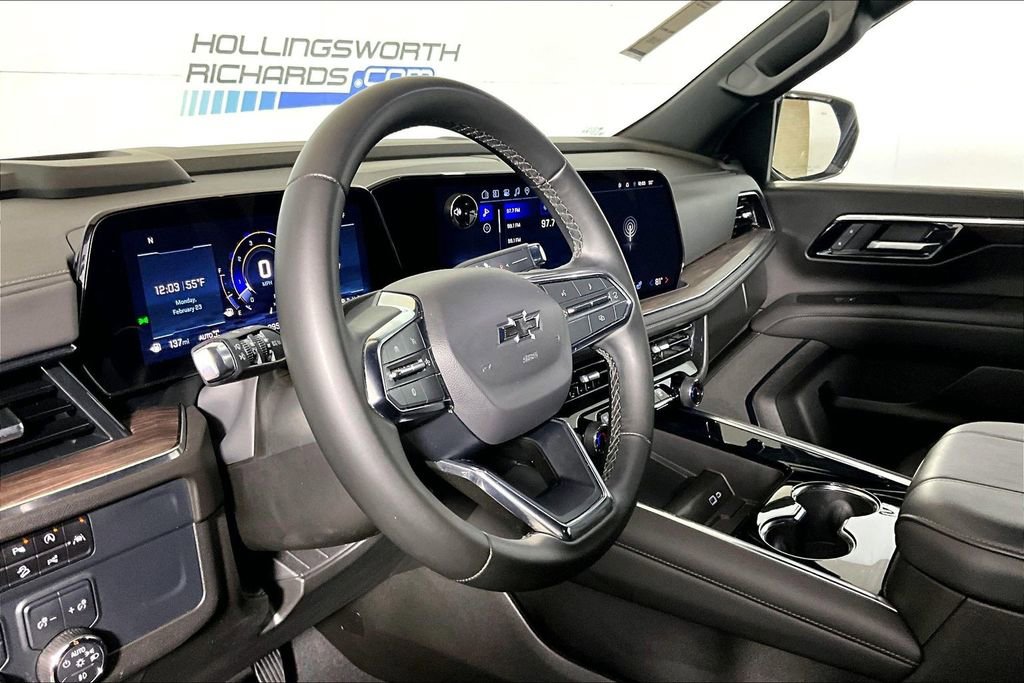 Used 2025 Chevrolet Suburban Z71 image 10