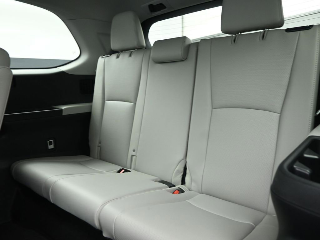 Used 2024 Toyota Grand Highlander Limited image 46