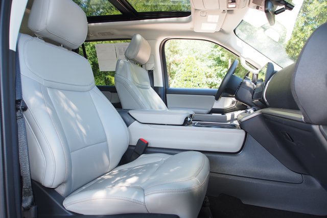 Certified 2025 Ford Expedition Active AWD/4WD image 11