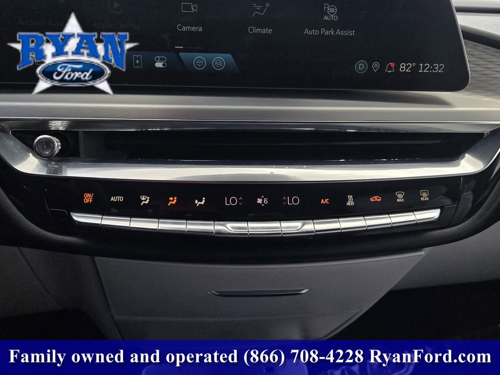 Used 2024 Cadillac Lyriq Luxury image 13