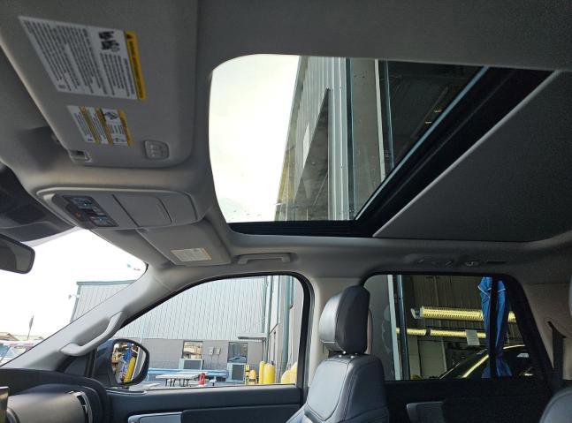 Certified 2025 Ford Expedition Active image 12