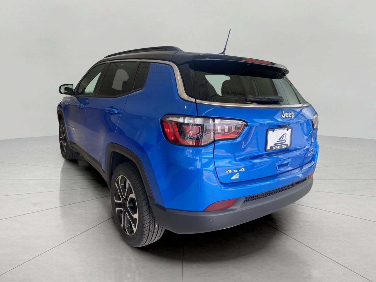 Used 2023 Jeep Compass Limited AWD/4WD image 8