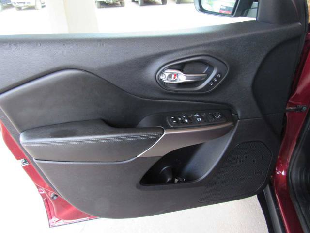 Used 2020 Jeep Cherokee Limited w/ Technology Group AWD/4WD image 12