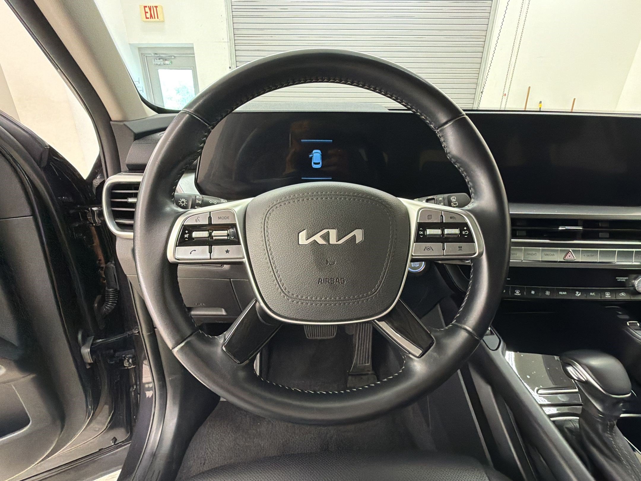 Used 2025 Kia Telluride S FWD image 4