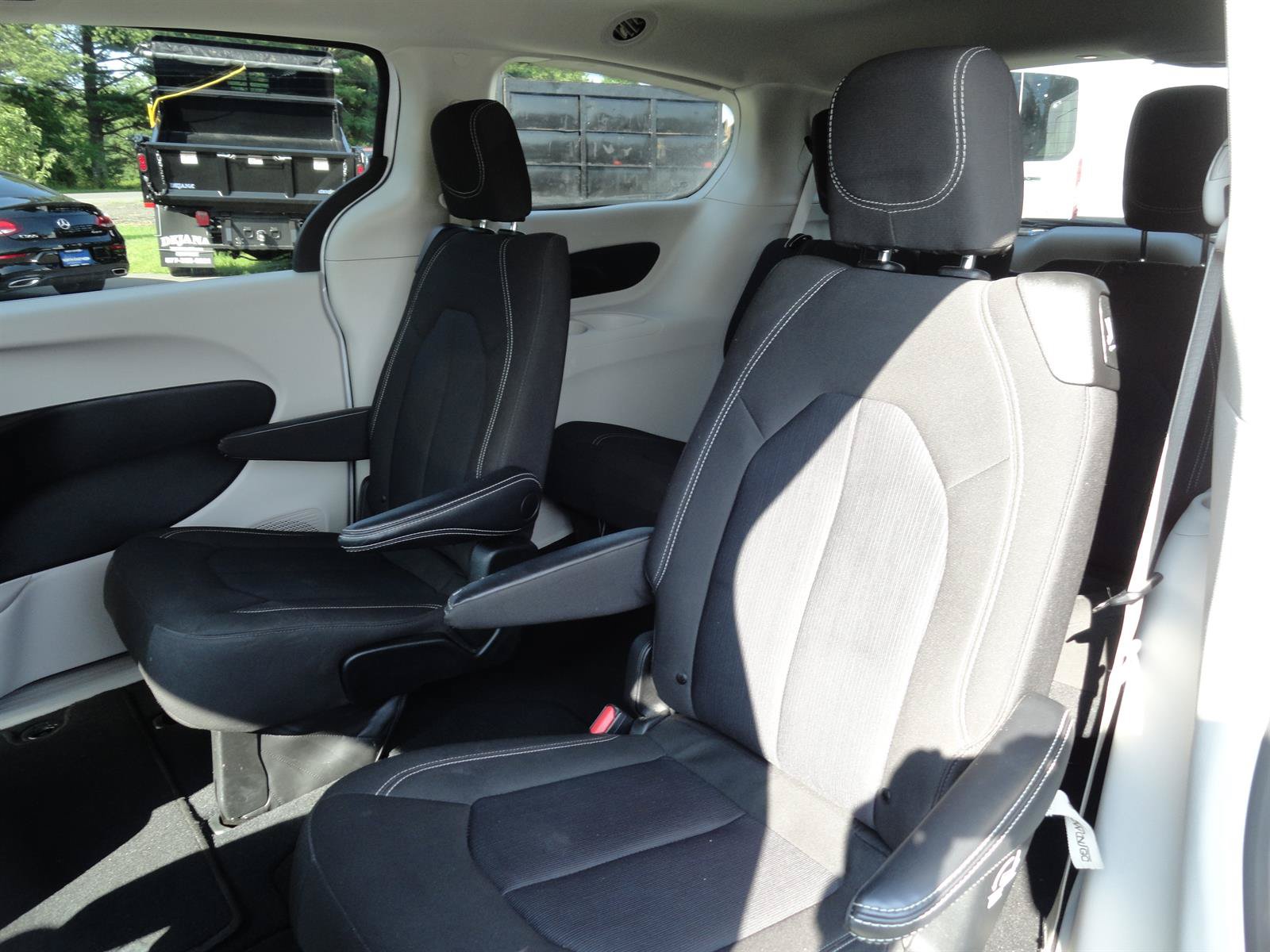 Used 2023 Chrysler Voyager LX FWD image 14