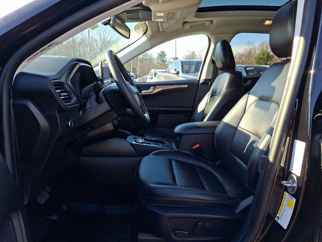 Certified 2022 Ford Escape Titanium w/ Class II Trailer Tow Package image 16