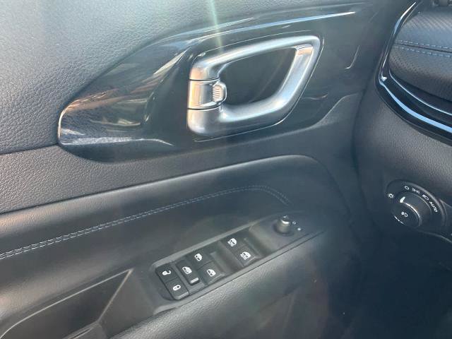 Used 2025 Jeep Compass Latitude w/ Convenience Group AWD/4WD image 26