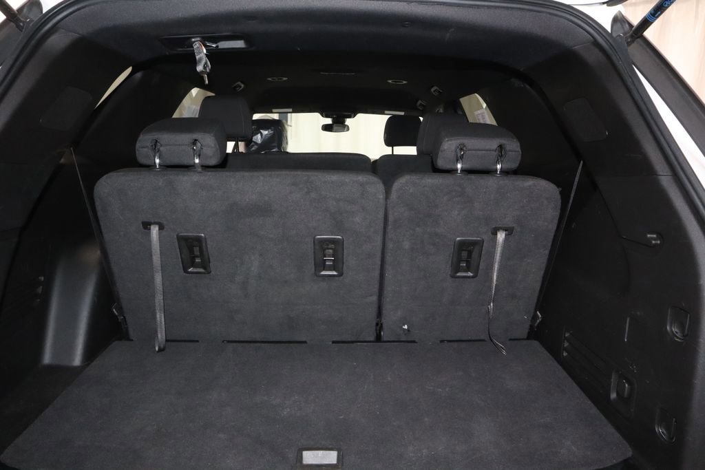 Used 2023 Chevrolet Traverse LT FWD image 16