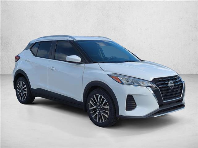 Used 2022 Nissan Kicks SV image 3
