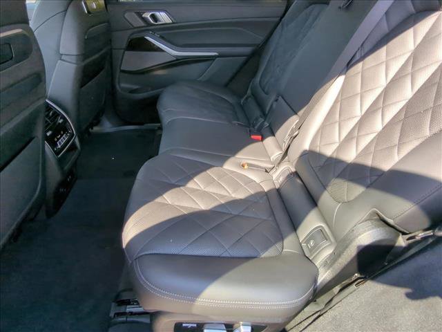 Used 2024 BMW X7 xDrive40i image 18