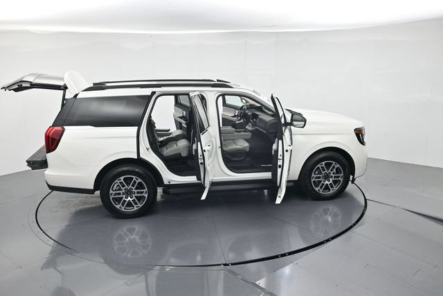 Certified 2025 Ford Expedition Active AWD/4WD image 51