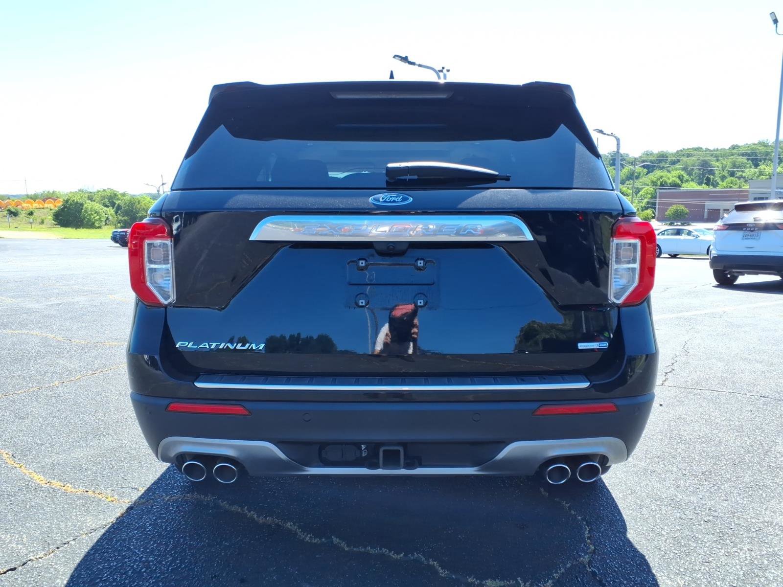 Certified 2020 Ford Explorer Platinum w/ Premium Technology Package AWD/4WD image 6