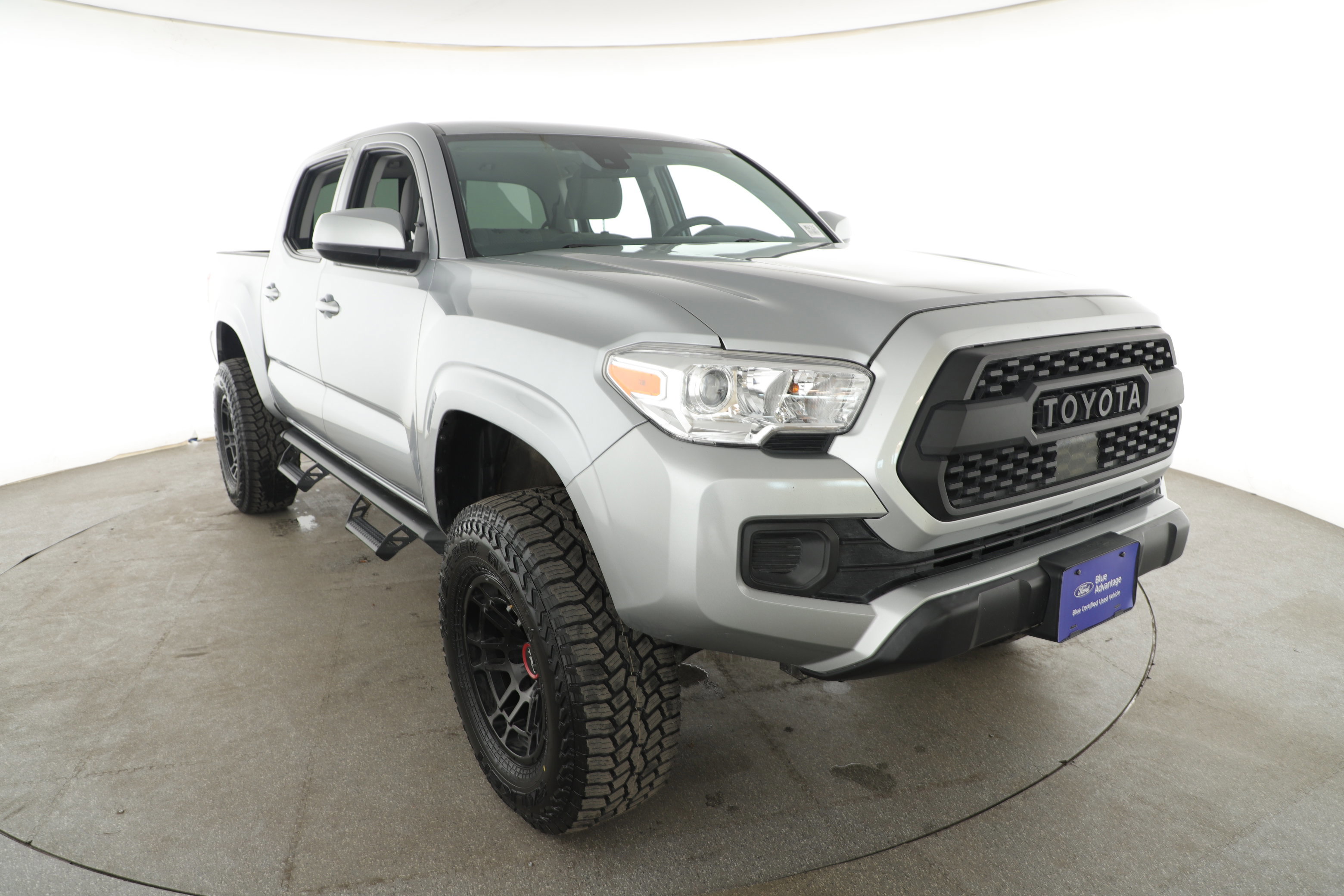 Used 2023 Toyota Tacoma SR image 3