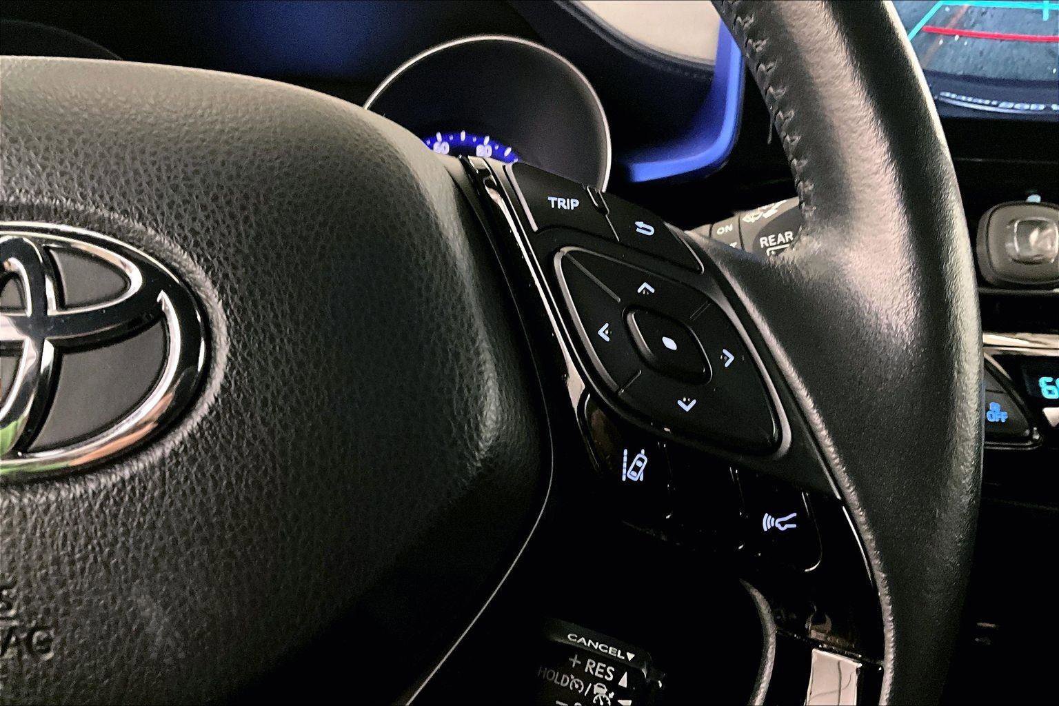 Used 2022 Toyota C-HR XLE image 18