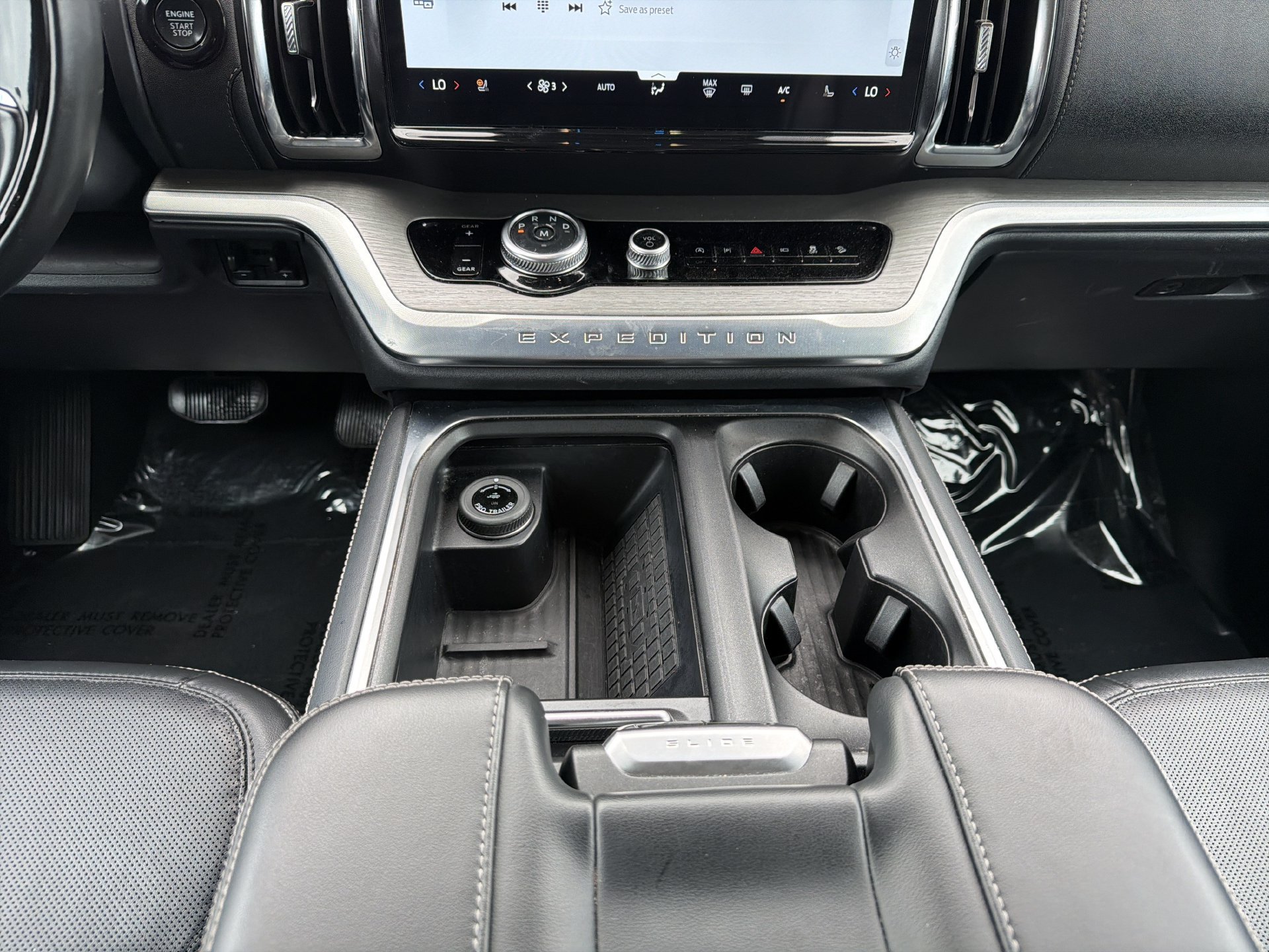Certified 2025 Ford Expedition Platinum AWD/4WD image 4