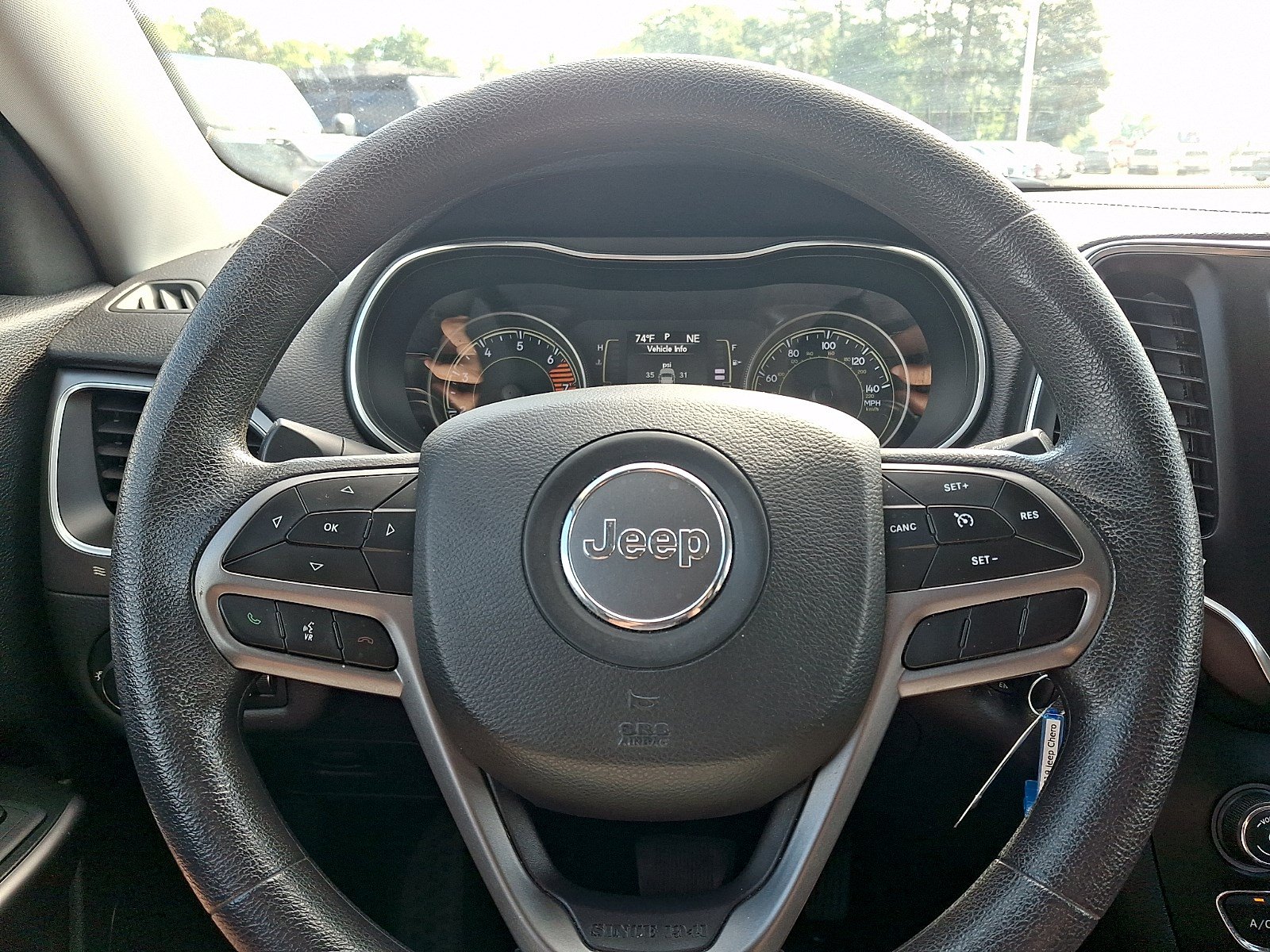 Used 2019 Jeep Cherokee Latitude w/ Popular Appearance Group FWD image 18