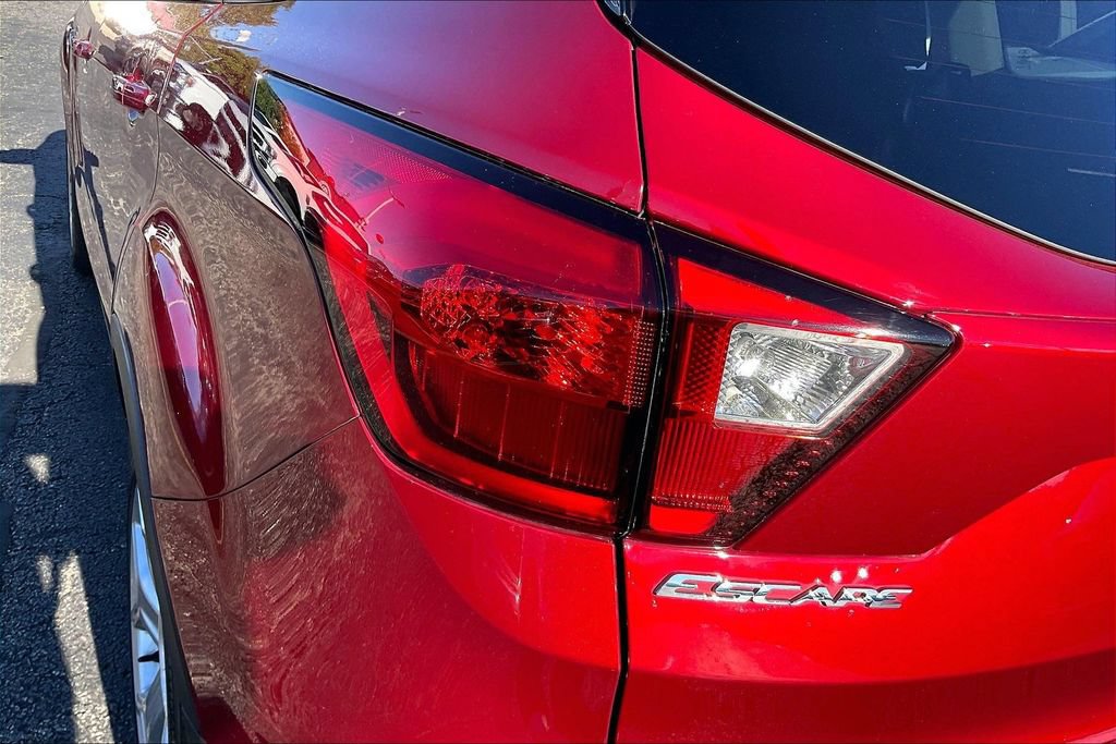 Certified 2019 Ford Escape Titanium AWD/4WD image 30