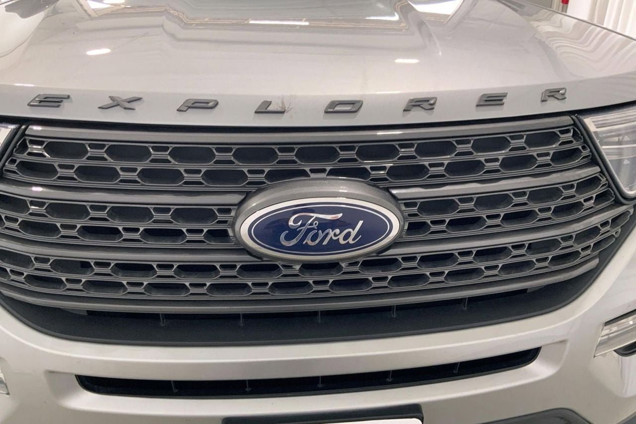 Certified 2022 Ford Explorer XLT w/ Equipment Group 202A RWD image 27