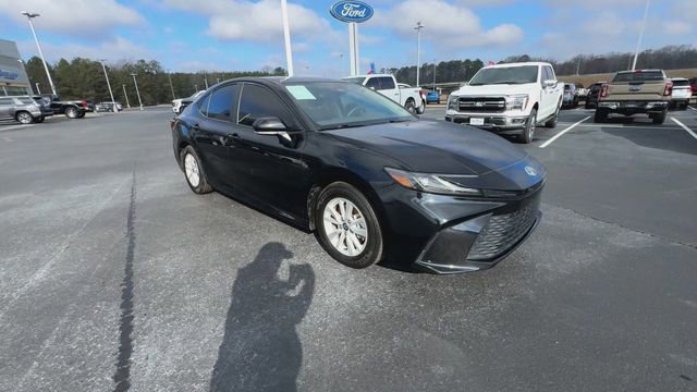 Used 2025 Toyota Camry LE image 9
