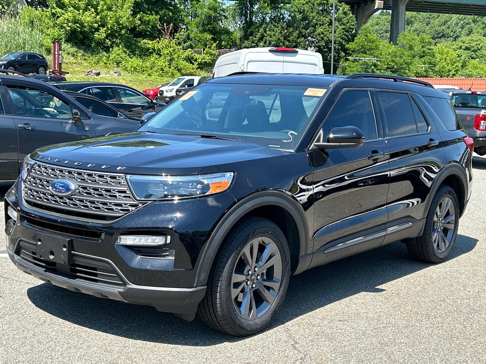 Certified 2023 Ford Explorer XLT w/ Equipment Group 202A AWD/4WD image 3