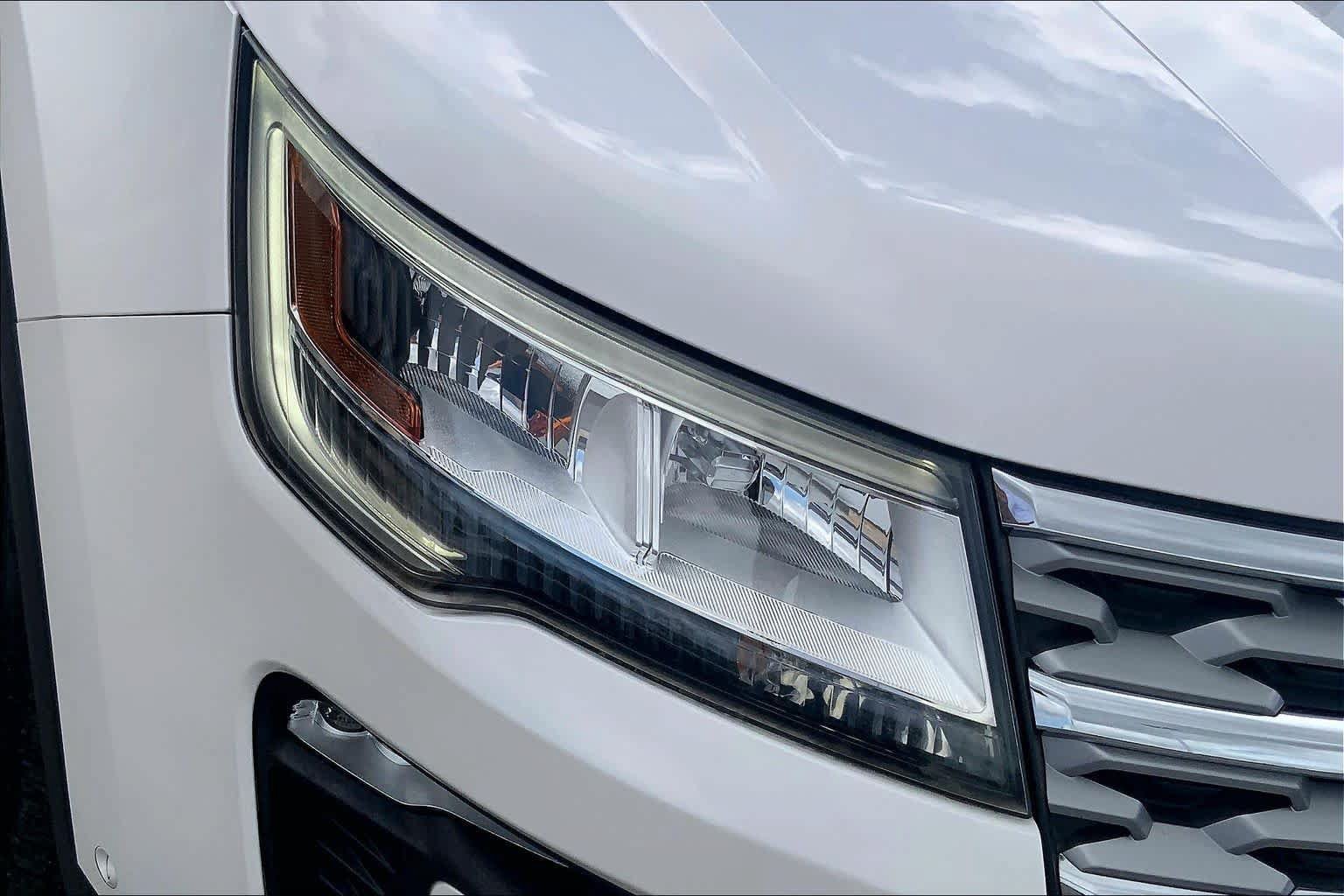 Certified 2018 Ford Explorer Limited w/ Equipment Group 301A FWD image 28