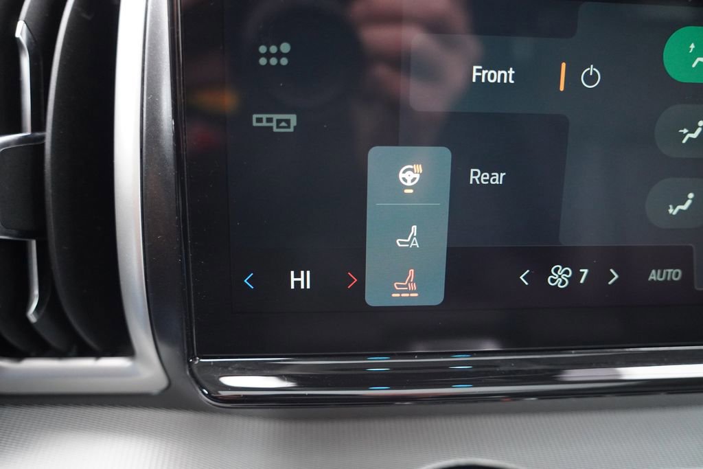 Certified 2025 Ford Expedition Active image 32