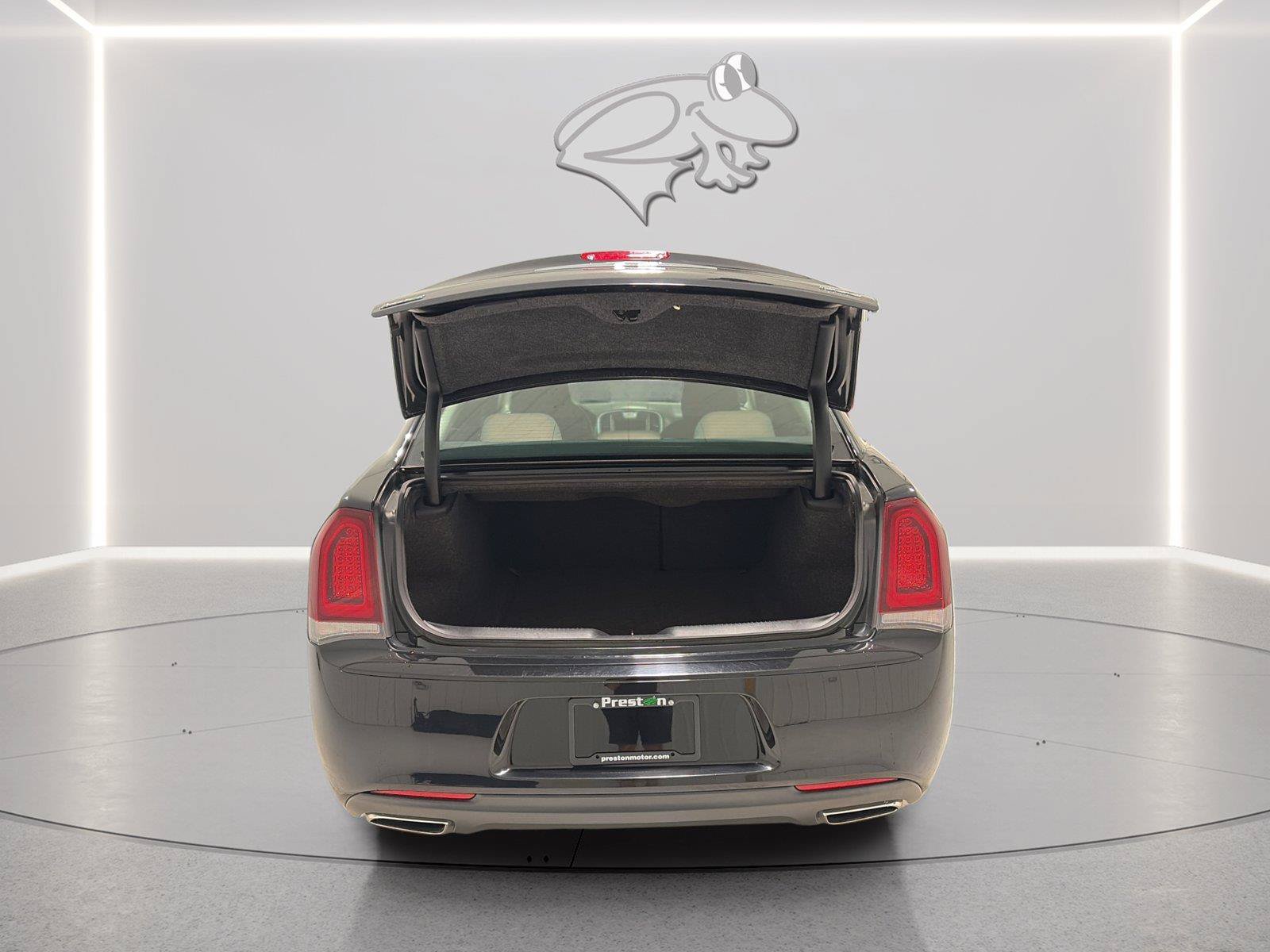 Used 2018 Chrysler 300 Touring w/ Sport Appearance Package RWD image 9