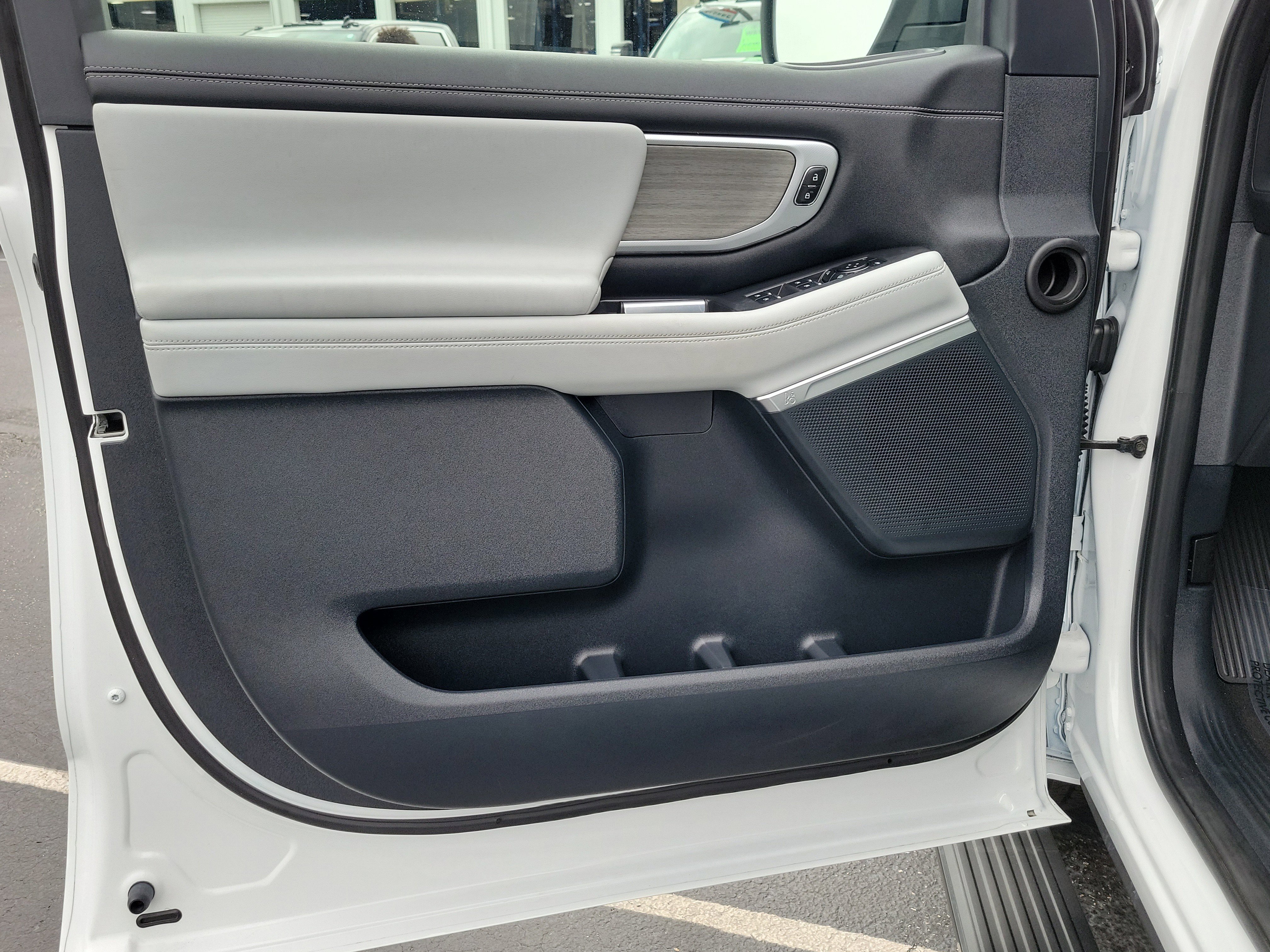 Certified 2025 Ford Expedition Platinum image 20