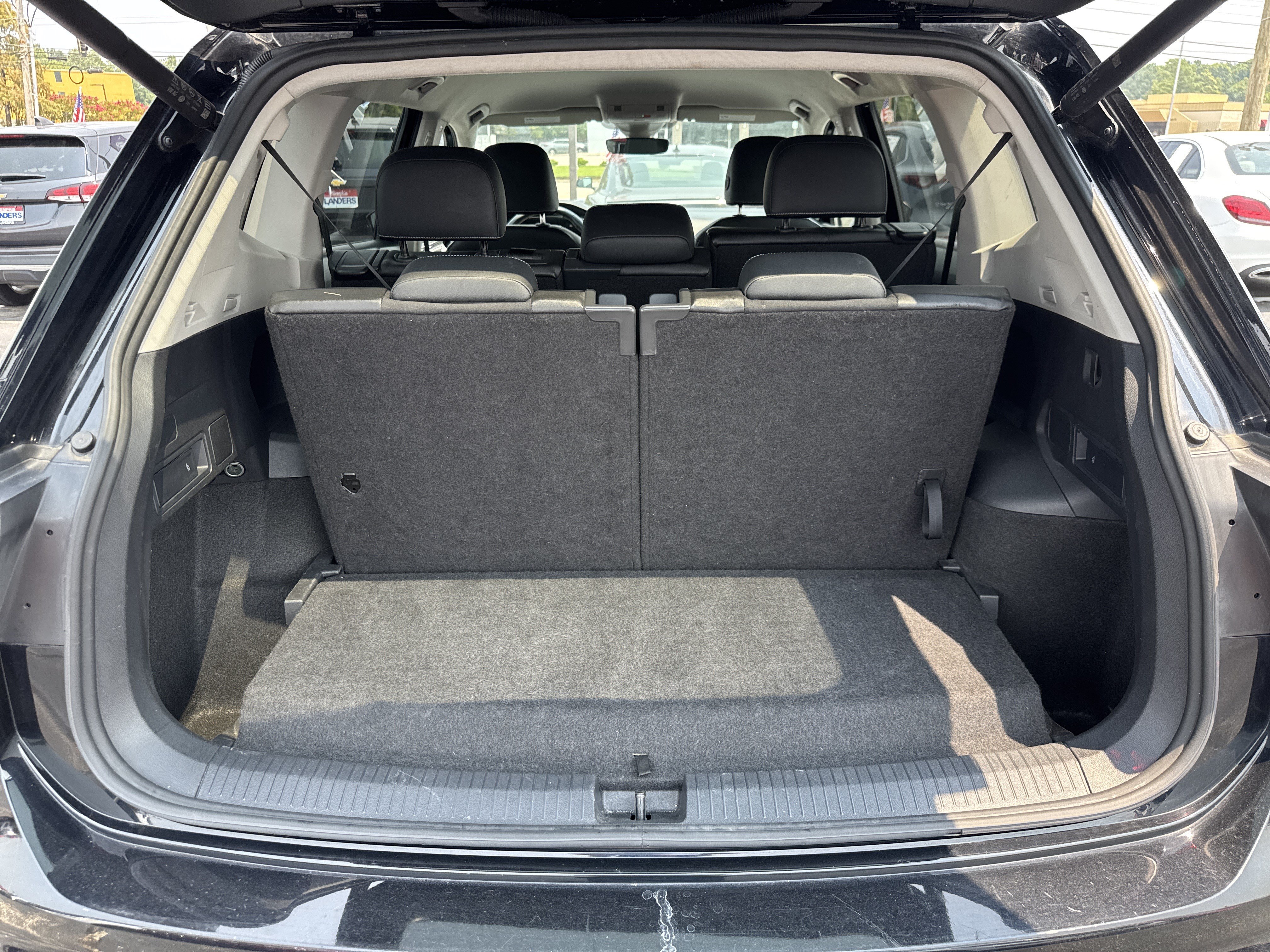 Used 2024 Volkswagen Tiguan SE FWD image 13