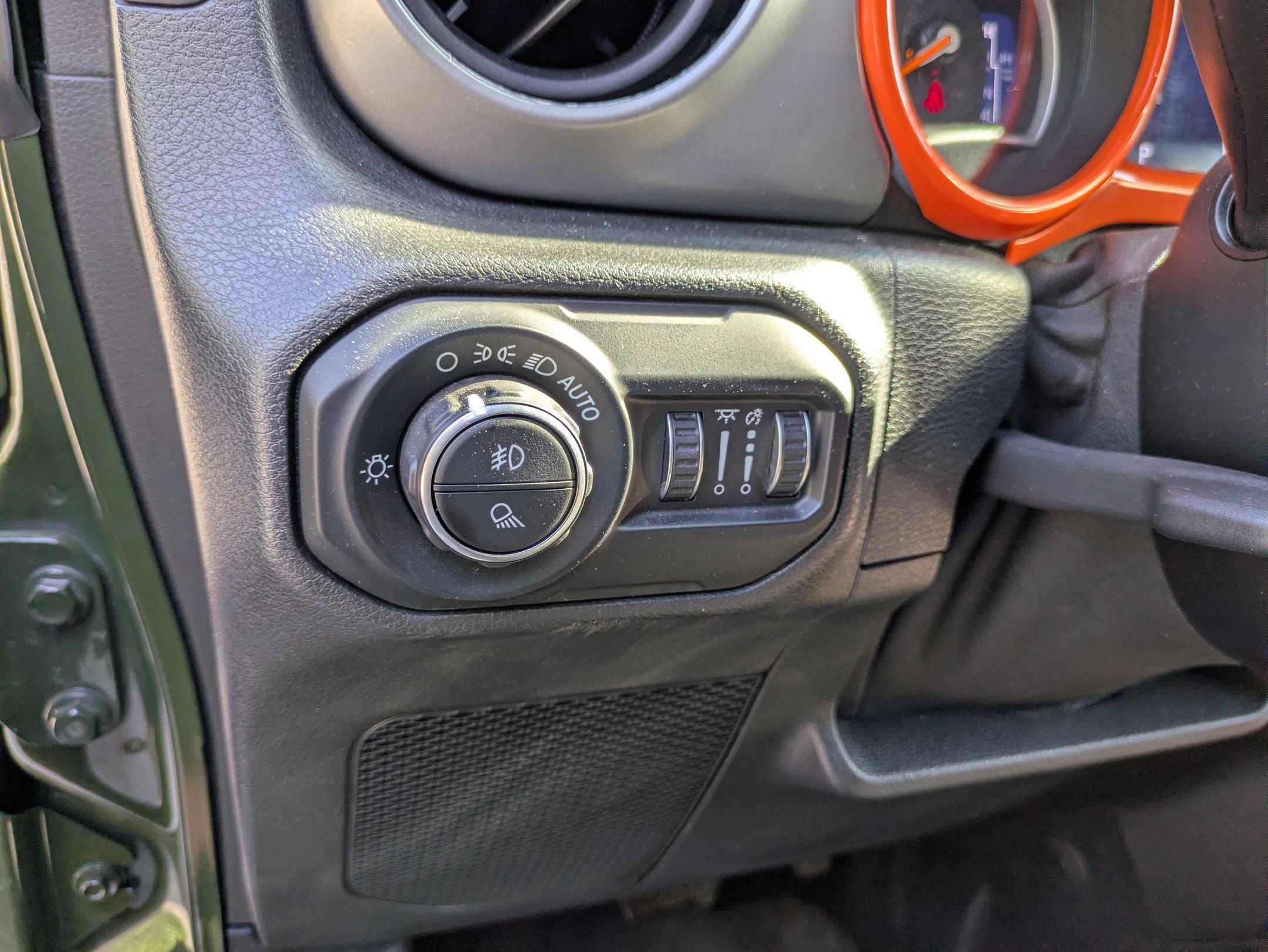 Used 2021 Jeep Gladiator Sport AWD/4WD image 17