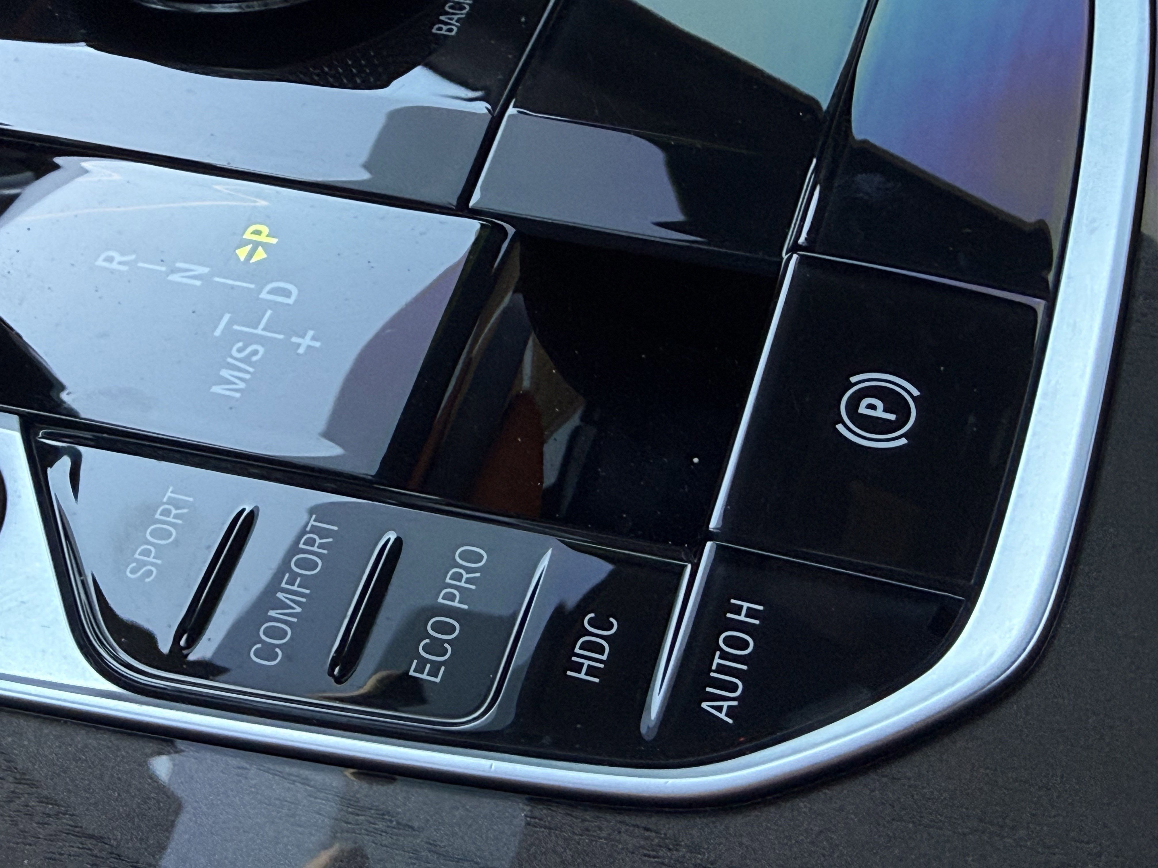 Used 2022 BMW X6 xDrive40i w/ M Sport Package image 31